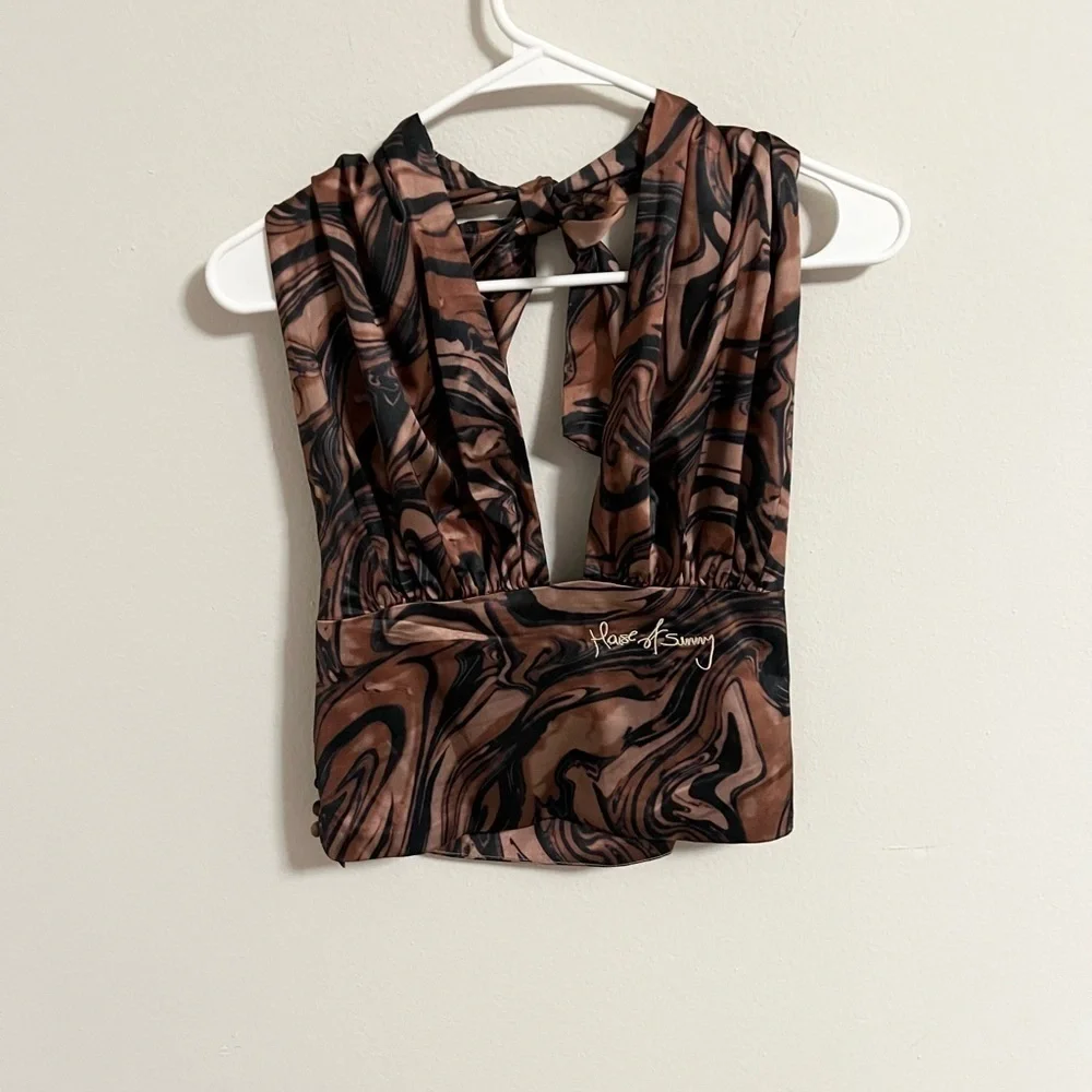 House of sunny 
MAHOGANY PARADISE PARTY TOP_4